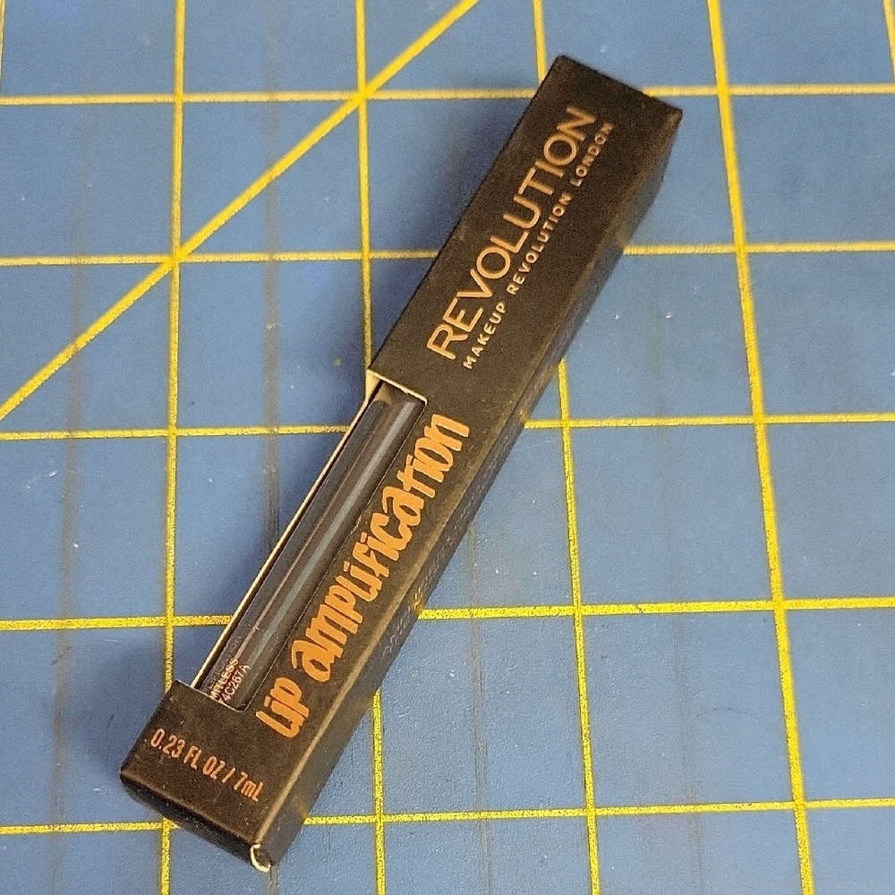 Revolution Lip Amplification in Black Gray Limitless New In Box 7ml